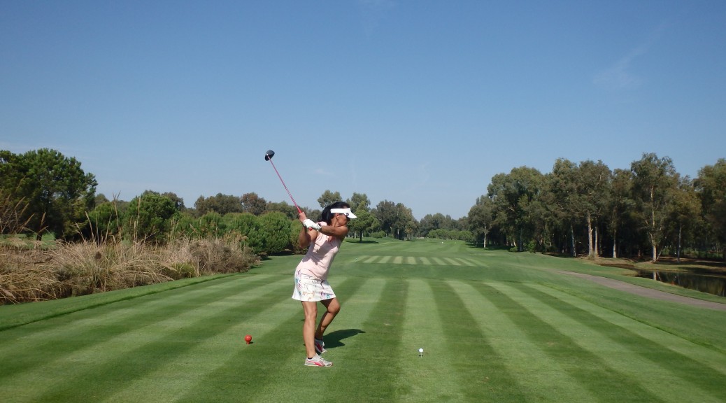 PODZIMNÍ GOLF VE SLUNCEM ZALITÉM BELEKU