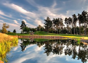 Albatross Golf Resort<span class='vzdalenost'>(341 km od hotelu)</span>