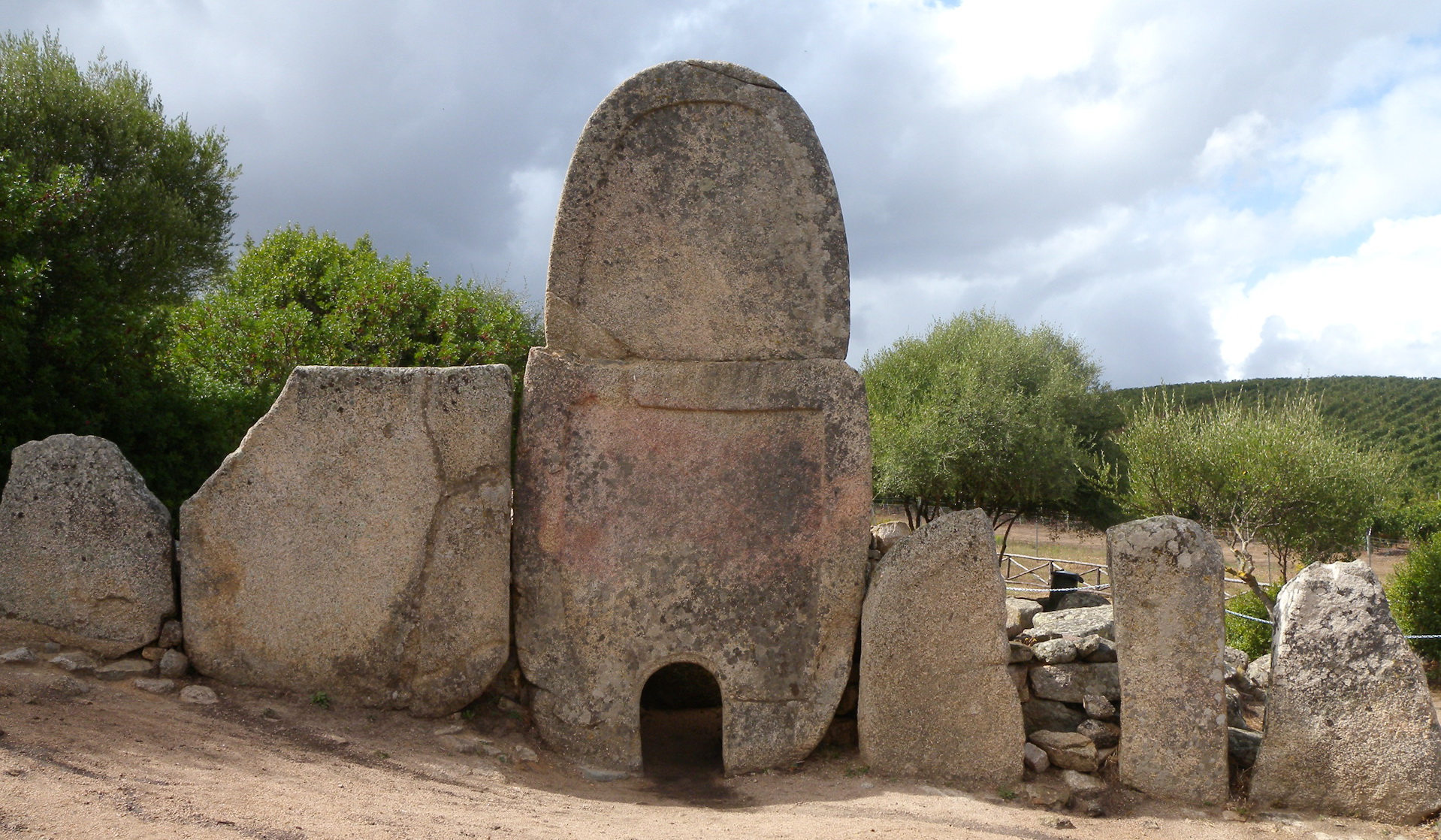 Sardínie - hroby Coddu Vecchiu