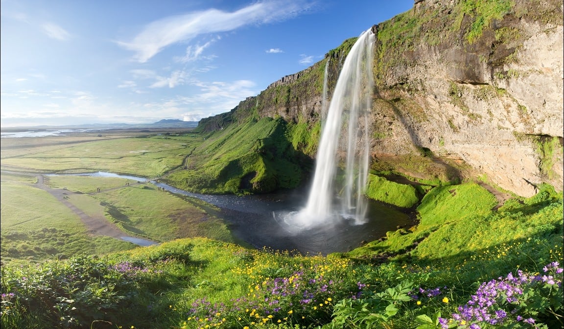 Island - vodopád Seljalandsfoss