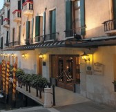 002892-01-hotel-entrance-with-boat