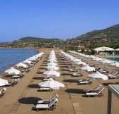 005247-04-beach-loungers