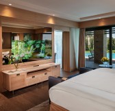 golf-suite-by-pool-bedroom
