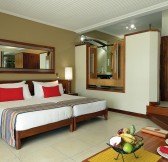 SHANDRANI BEACHCOMBER RESORT & SPA