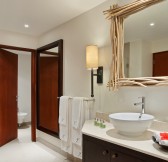 Kempinski Seychelles_OneBedroomBeachsideSuiteBathroom