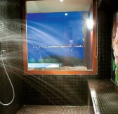 55-Dream-Villa-Waterfront-Ensuite-Bathroom-with-Luxury-Jet-Shower_72dpi