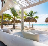 Eden Roc Beach Club_Beach Bed_8107