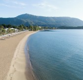 Řecko - IKOS  DASSIA - dassia_beach_aerial_2880x1618