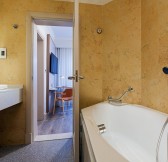 Malta - MALTA MARRIOTT Hotel  mlamc-suite-bathroom-0795-hor-clsc