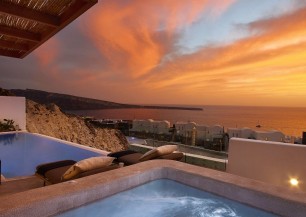 SANTO MARIS OIA LUXURY SUITES & SPA