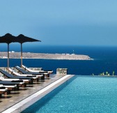 SANTO MARIS OIA LUXURY SUITES & SPA