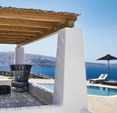 SANTO MARIS OIA LUXURY SUITES & SPA