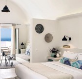 SANTO MARIS OIA LUXURY SUITES & SPA