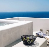 SANTO MARIS OIA LUXURY SUITES & SPA