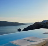 CANAVES OIA SUITES