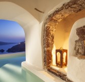 CANAVES OIA SUITES