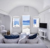 CANAVES OIA SUITES