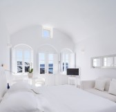 CANAVES OIA SUITES