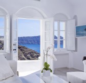 CANAVES OIA SUITES