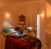 CANAVES OIA SUITES