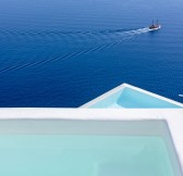 CANAVES OIA SUITES