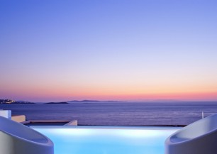 KOUROS HOTEL & SUITES