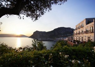 J.K. PLACE CAPRI