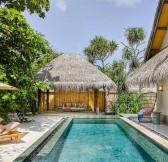 Maledivy-Joali-Maldives-Luxury-Resort-Muravandhoo-Island-Beachfront-Villa-pool-2