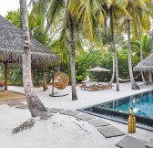 Maledivy-Joali-Maldives-Luxury-Resort-Muravandhoo-Island-Beachfront-Villa-pool-5