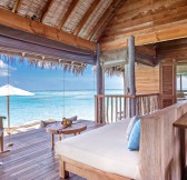 Maledivy-Gili-Lankanfushi-Luxury-Resort-Overwater-Villa-2