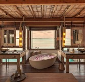 Maledivy-Gili-Lankanfushi-Luxury-Resort-Overwater-Villa-7