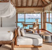 Maledivy-Gili-Lankanfushi-Luxury-Resort-Overwater-Villa-8
