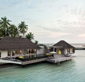 Maledivy-Cheval-Blanc-Randheli-Luxury-Resort-Noonu-Atoll-Garden-Water-Villa-1