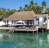 Maledivy-Cheval-Blanc-Randheli-Luxury-Resort-Noonu-Atoll-Overwater-Villa-1