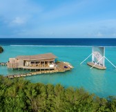 Maledivy - Soneva Jani_Cinema Paradiso aerial by Sandro Bruecklmeier