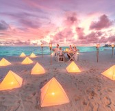 Maledivy - Soneva Jani - Sandbank Dinner