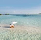 Maledivy - Soneva Jani - Dining in Water