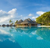 Maledivy - Dusit Thani Maldives_Main Swimming Pool