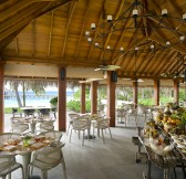 Maledivy - Dusit Thani Maldives_dining_market-place_breakfast