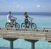 Maledivy - Dusit Thani Maldives_bicycle3