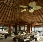 Maledivy - Dusit Thani Maldives_Sea_grill_01