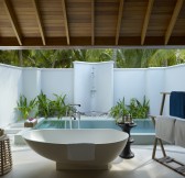 Maledivy - Dusit Thani Maldives_Beach villa 01