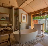 Denis-Private-Island_Rooms_Beach-Villa-Bathroom-001