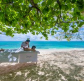 Denis-Private-Island_Leisure_Massage-under-the-tree