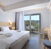 Recko-Kreta-Lyttos-beach-resort-family-room-with-sliding-door-sea-view-lyttos-beach-1