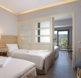 Recko-Kreta-Lyttos-beach-resort-family-room-with-sliding-door-sea-view-lyttos-beach-3