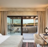 Baglioni_Resort_Sardinia_Tavolara_Suite_Bedroom_1