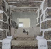 Azory-Sao-Miguel-White-Exclusive-Suites_Villas-pokoj-gallery-unique-suite-3
