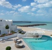Emiraty-Abu-Dhabi-Anantara-Santorini-Abu-Dhabi-Retreat-1