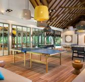 VAKKARU MALDIVES - cococnut-club-interior